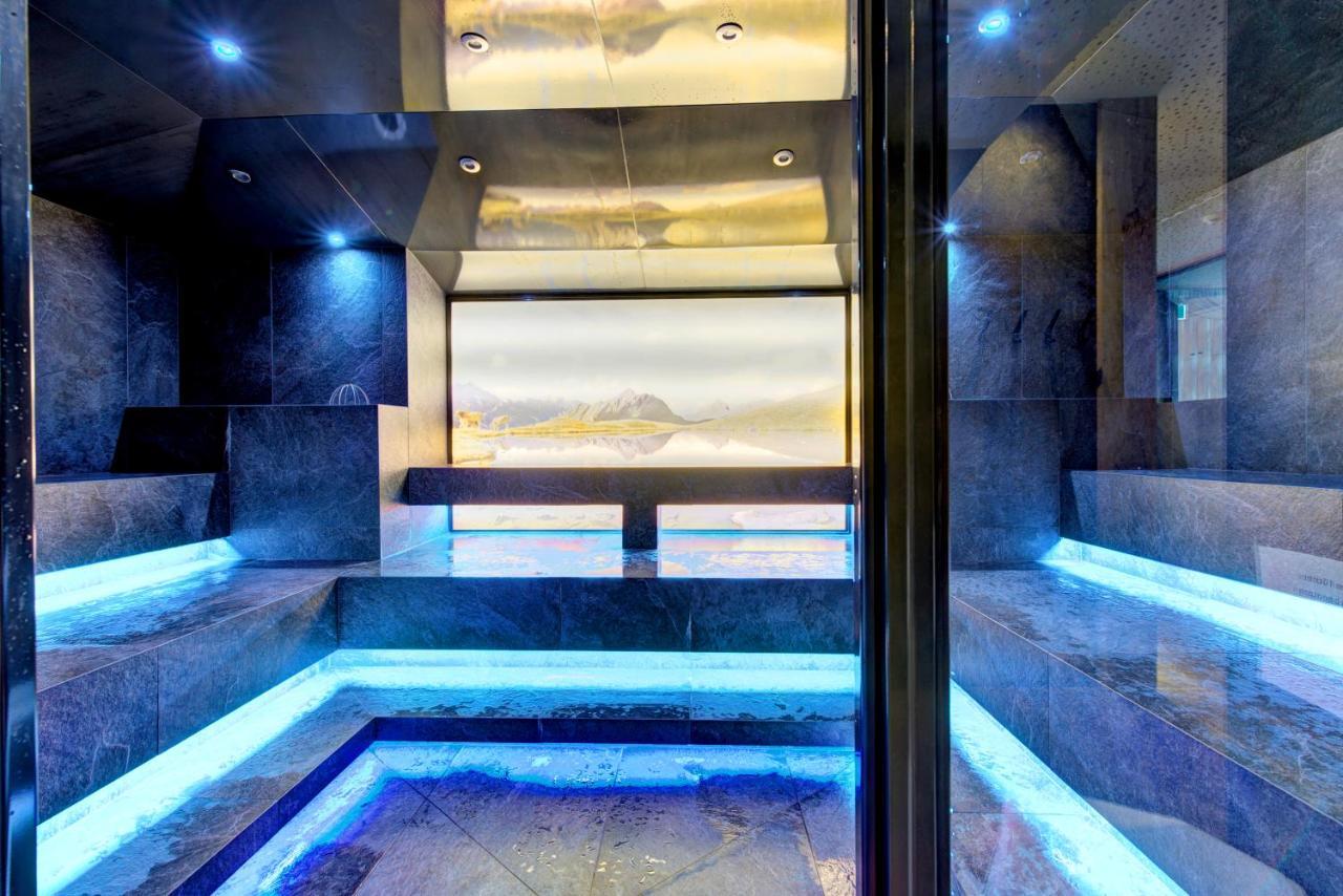 Stroblhof Active Family Spa Resort San Leonardo in Passiria Esterno foto