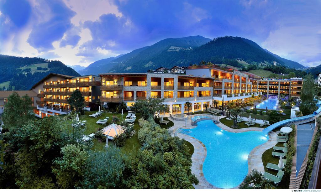 Stroblhof Active Family Spa Resort San Leonardo in Passiria Esterno foto