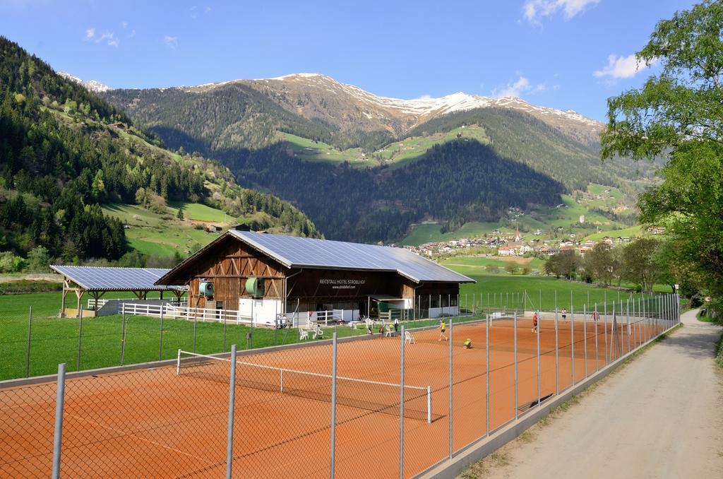 Stroblhof Active Family Spa Resort San Leonardo in Passiria Esterno foto