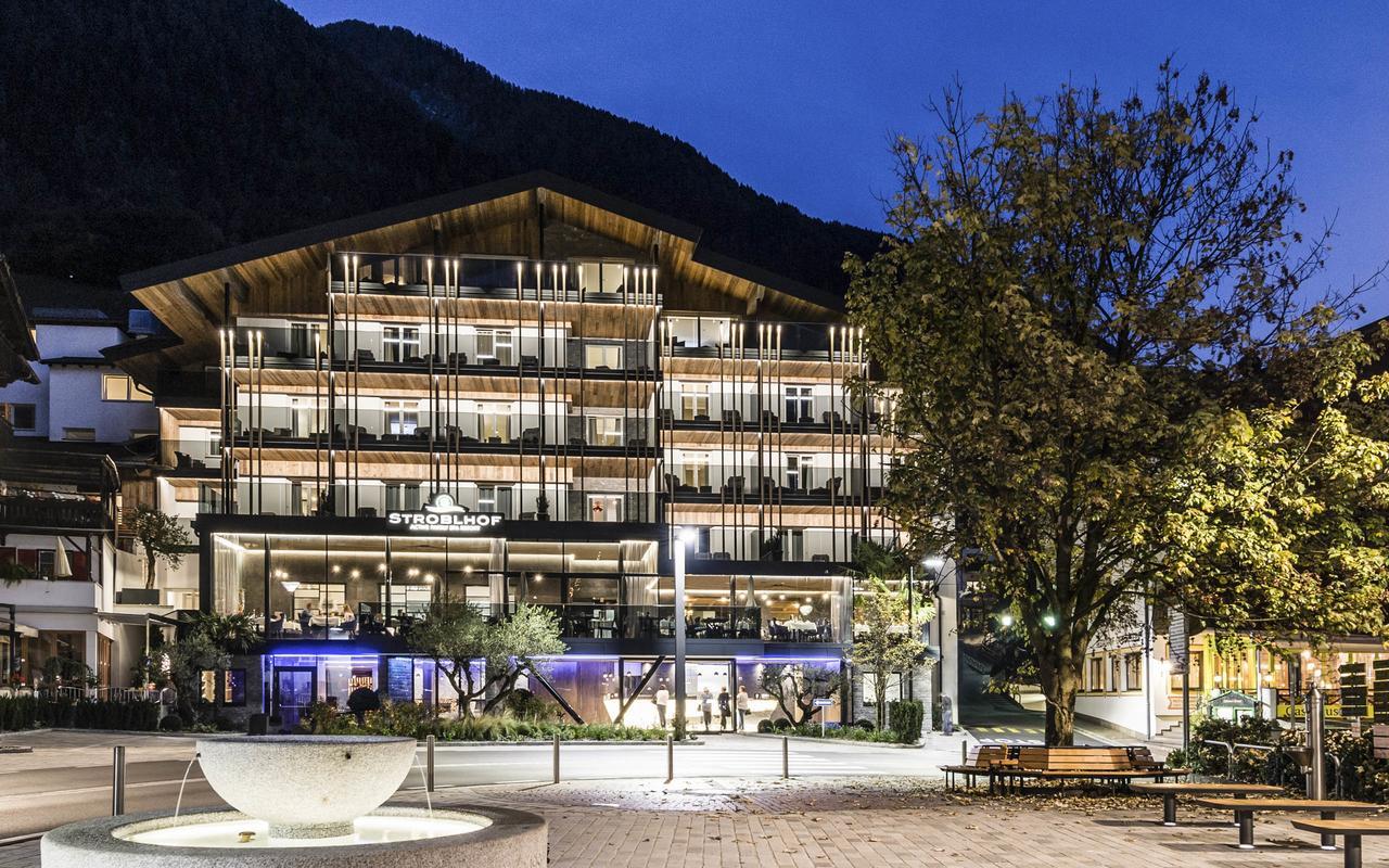 Stroblhof Active Family Spa Resort San Leonardo in Passiria Esterno foto